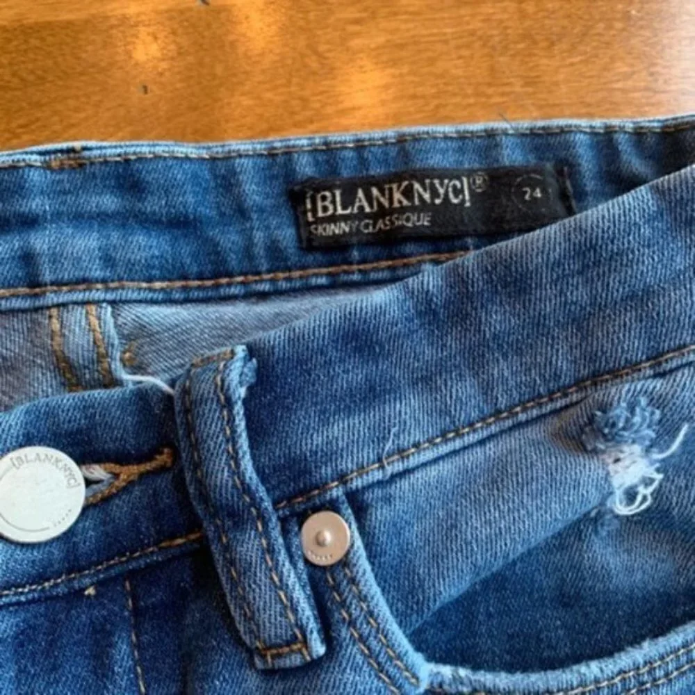𝅺BLANK NYC Skinny Classique Distressed Jeans. 24.